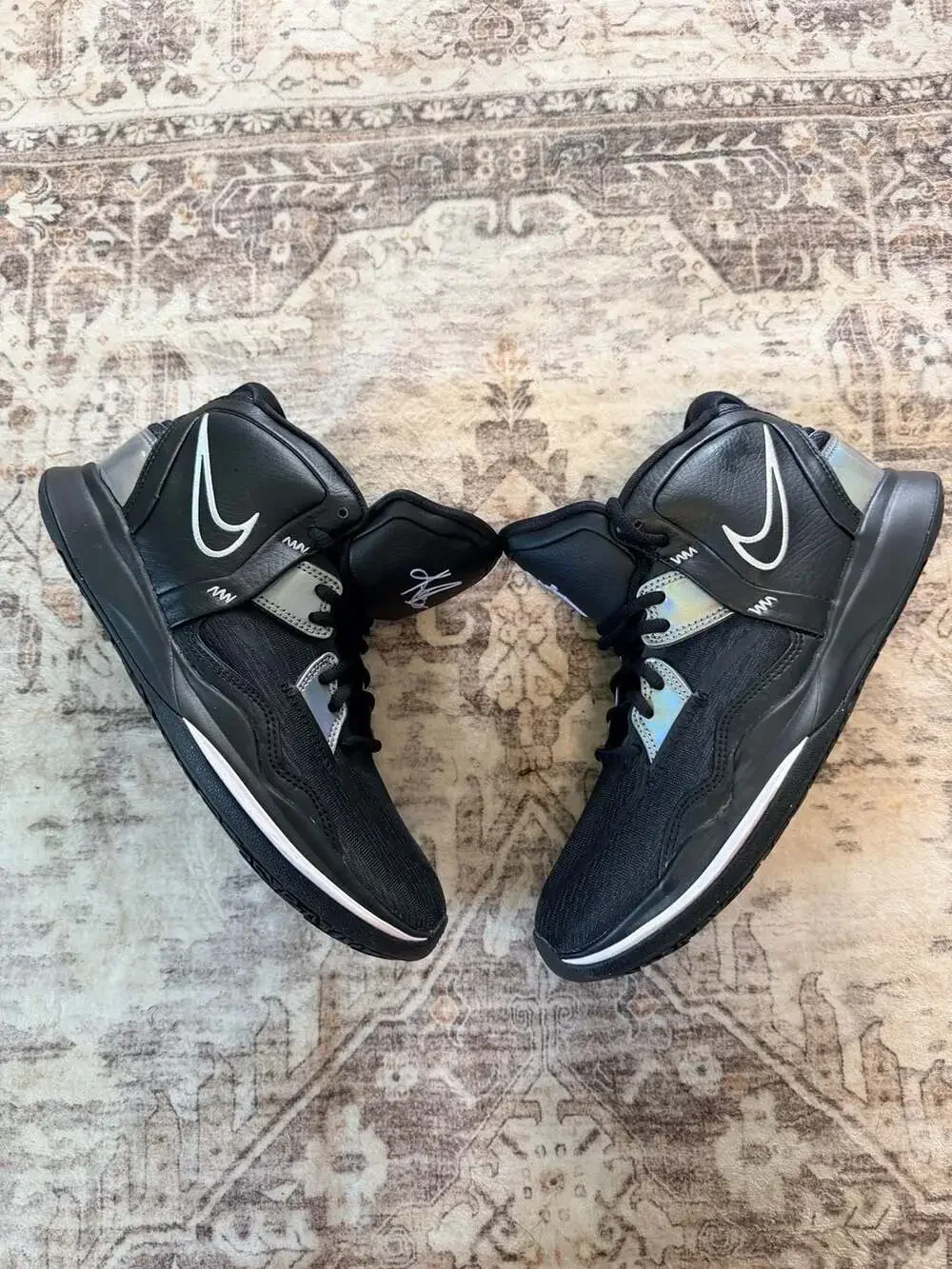 Nike Kyrie Flytrap 5 Basketball Shoes Size 7Y - Tried on - No Box